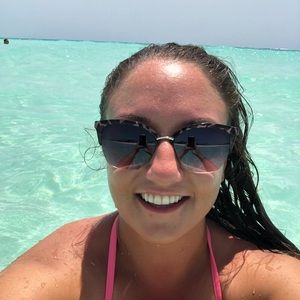 Meet your Posher, Nina